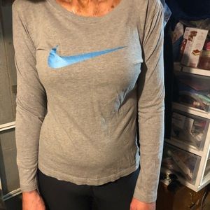 Nike sport long sleeve shirt